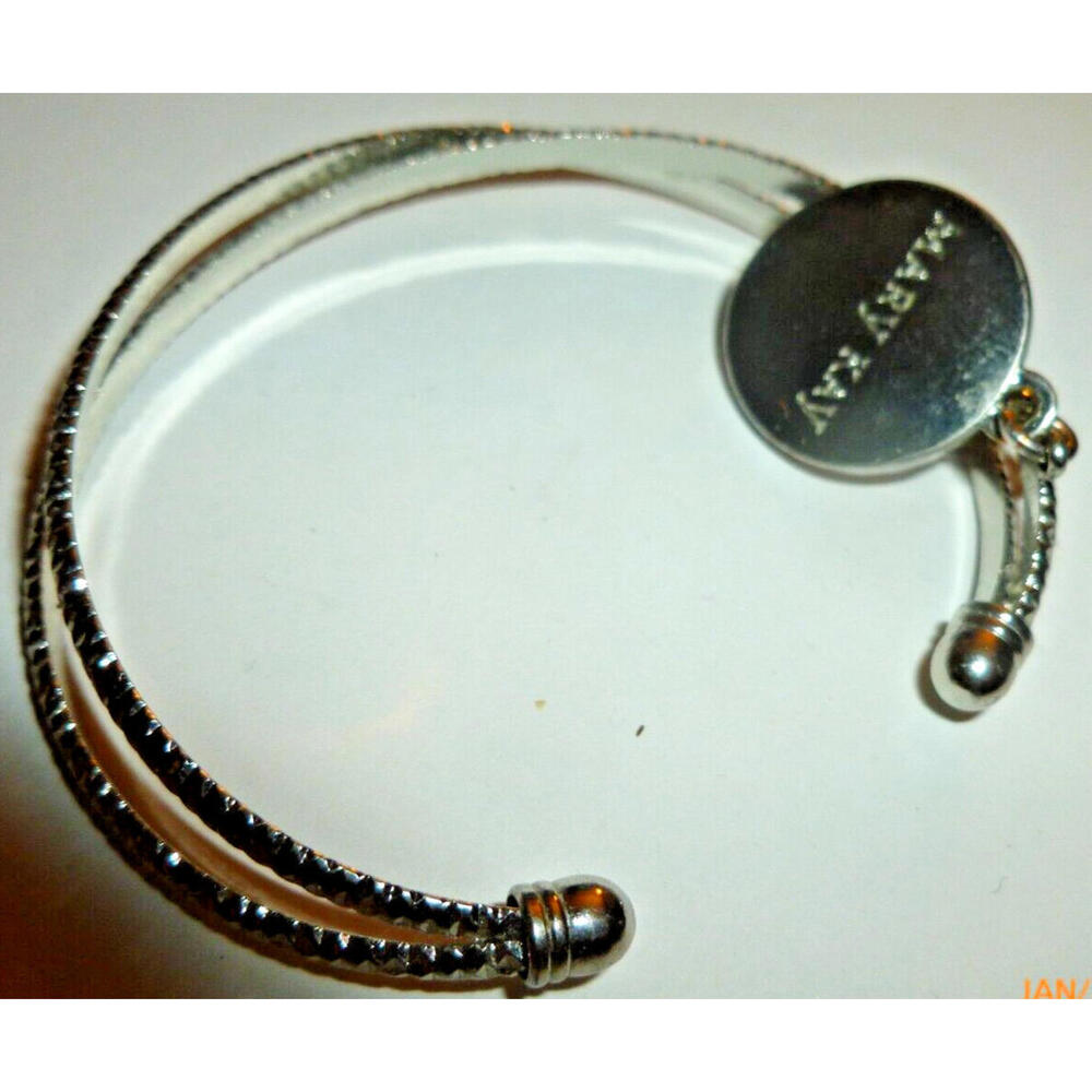 Vintage Mary Kay Silver Tone Focus Charm Cuff Bracelet